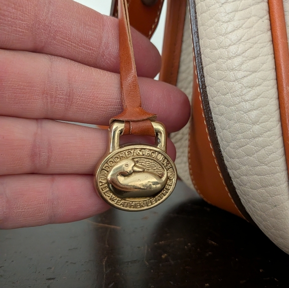 Dooney & Bourke Vintage AWL Bone & British Tan Cavalry Body Bag - Made in USA - Picture 2 of 16
